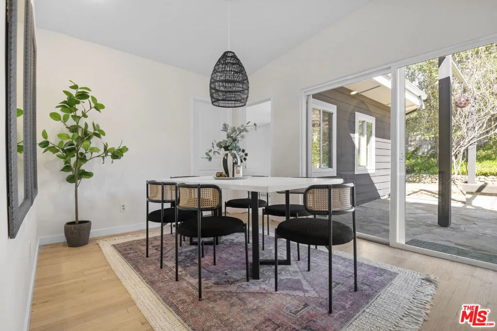 1128 Canyon Trail, Topanga, California 90290 home-pic-15